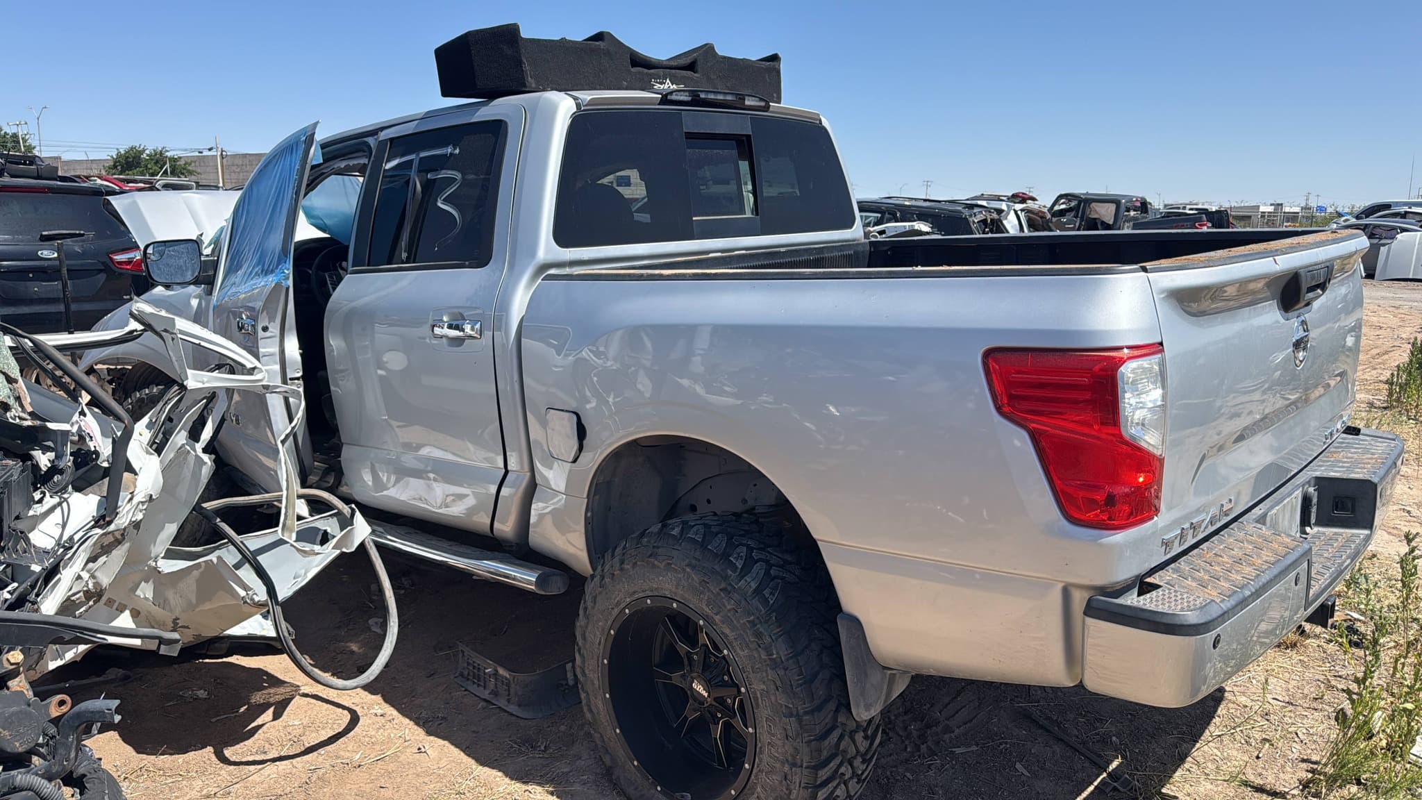 Nissan Titan 2018 5.6 4x4 para partes vista trasera lateral derecha
