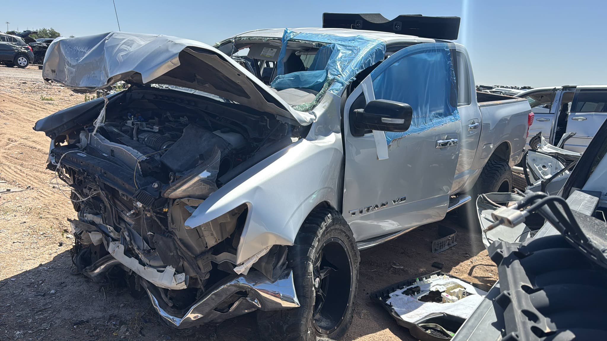 Nissan Titan 2018 5.6 4x4 para partes vista frontal lateral izquierda