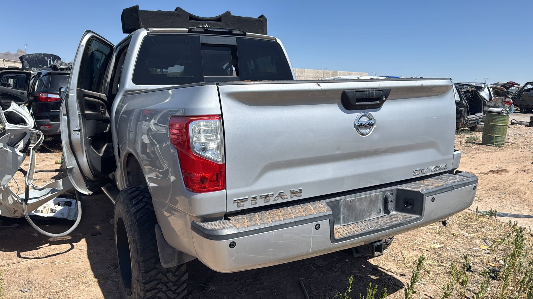 Nissan Titan 2018 5.6 4x4 para partes vista trasera