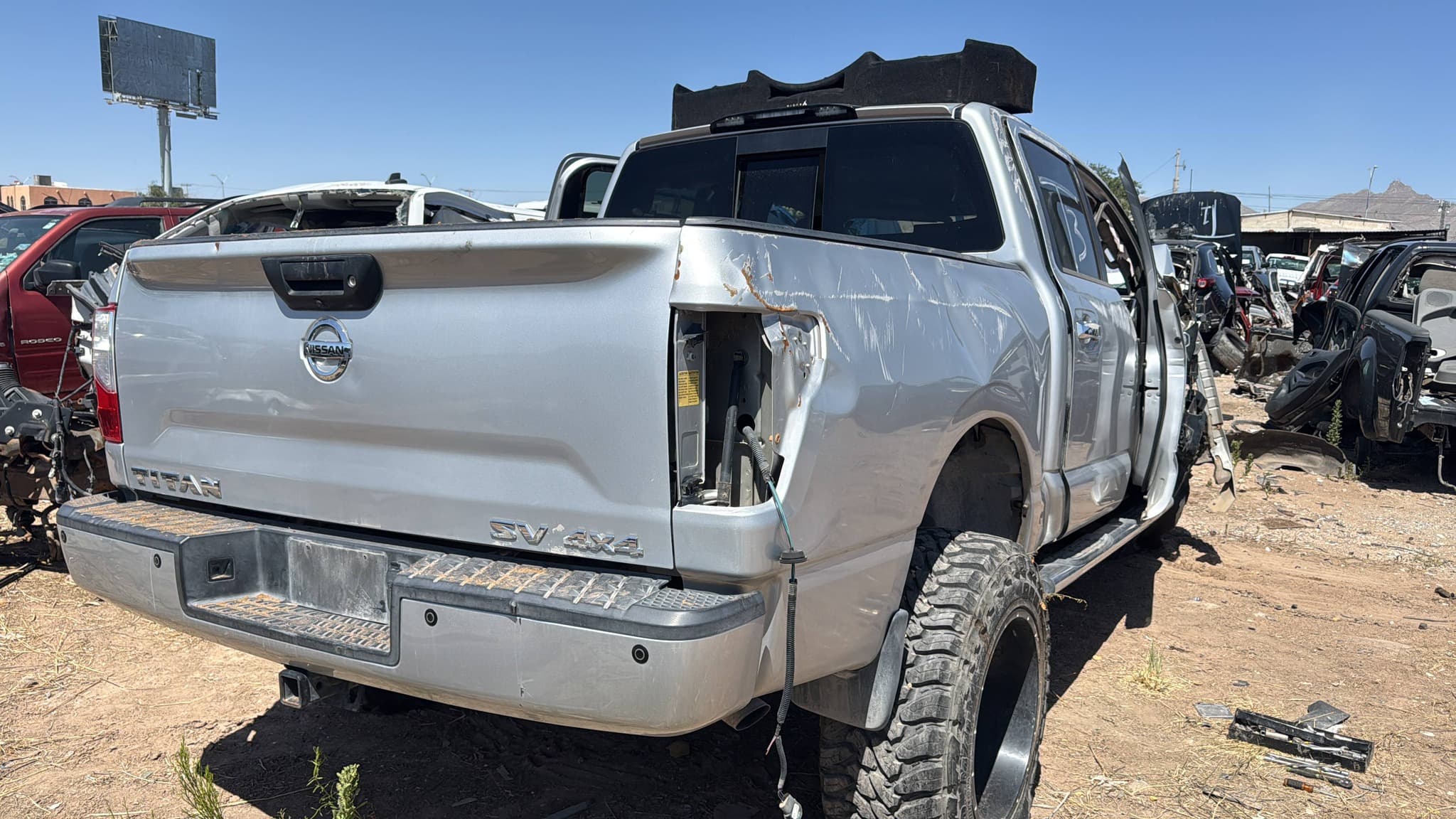 Nissan Titan 2018 5.6 4x4 para partes vista trasera lateral izquierda